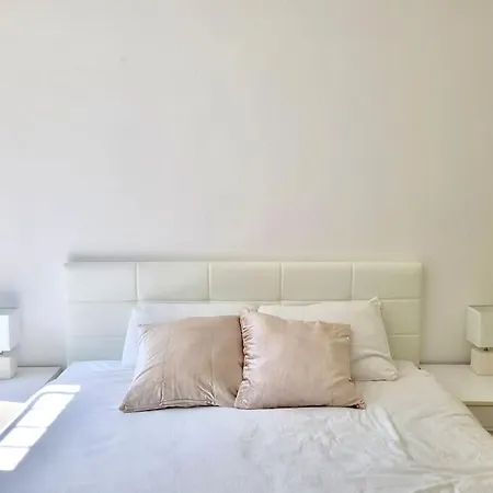 Palma - & Cozy With Free Private Parking