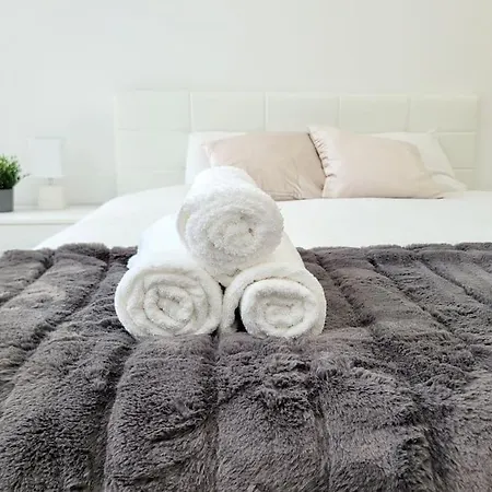 Daire Palma - & Cozy With Free Private Parking