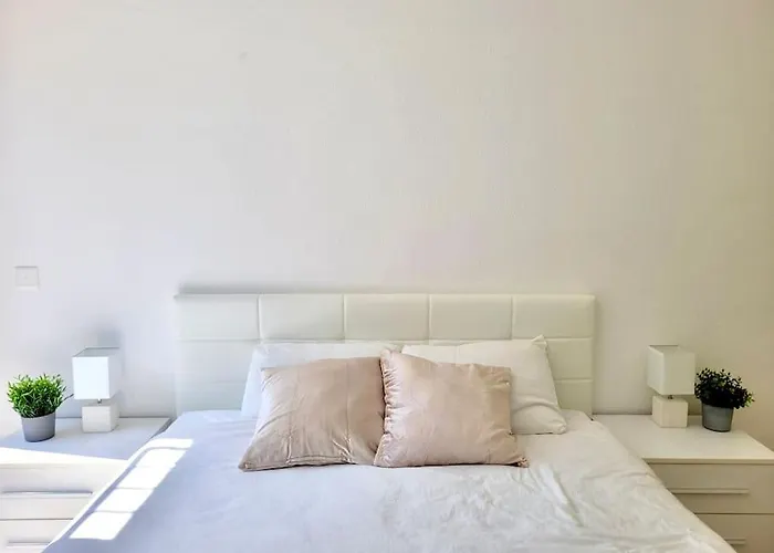 Palma - & Cozy With Free Private Parking